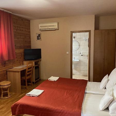 Nautilus Etterem Es Panzio Hotell Dabas Exteriör bild