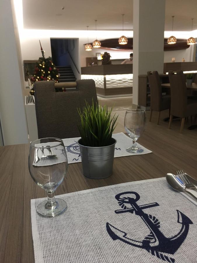 Nautilus Etterem Es Panzio Hotell Dabas Exteriör bild