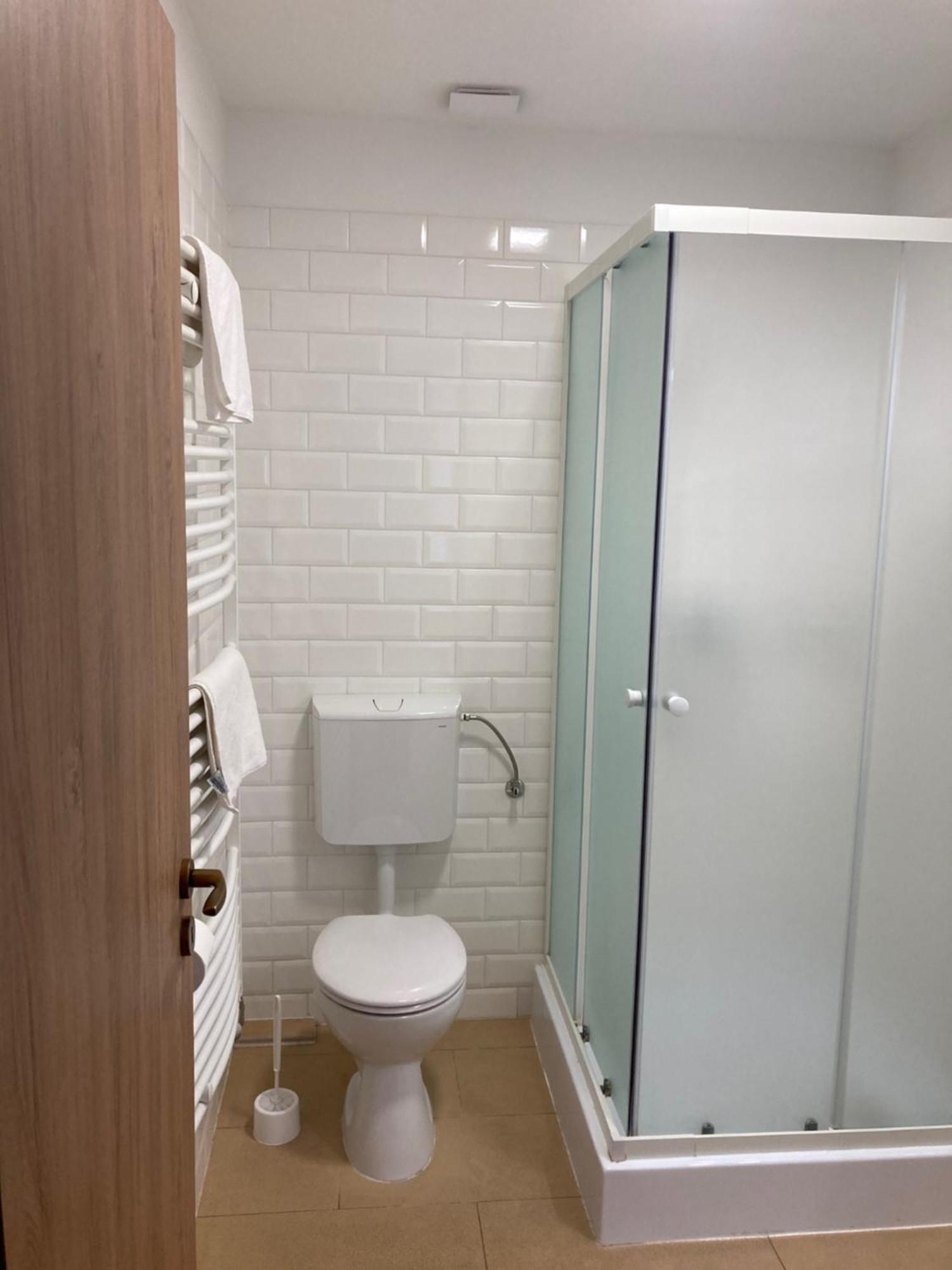 Nautilus Etterem Es Panzio Hotell Dabas Exteriör bild