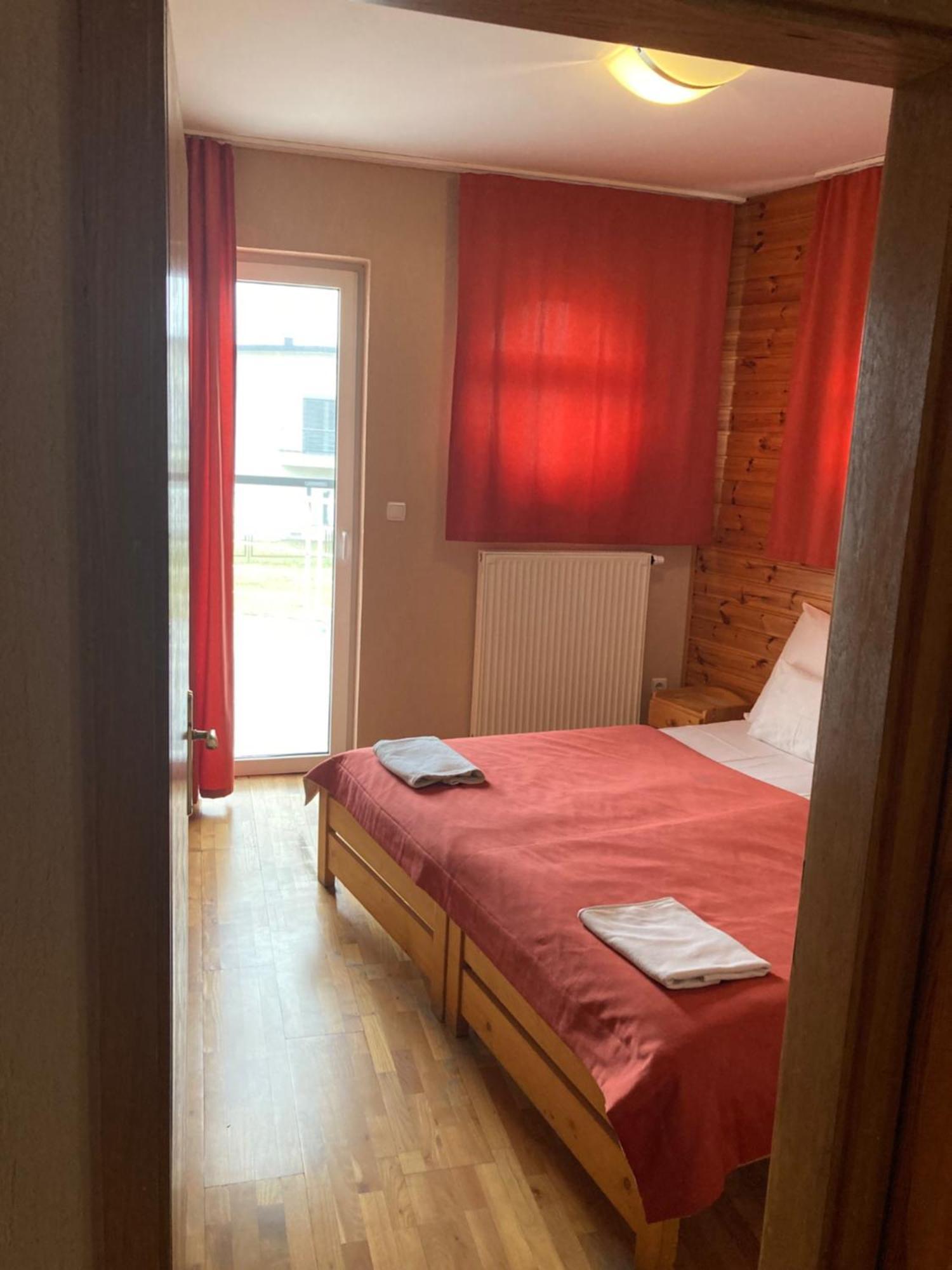 Nautilus Etterem Es Panzio Hotell Dabas Exteriör bild