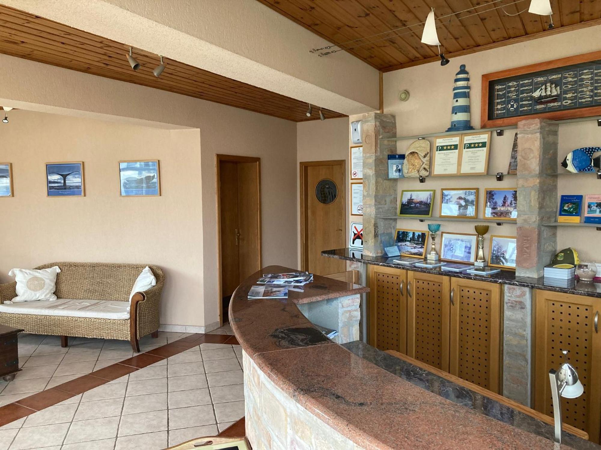 Nautilus Etterem Es Panzio Hotell Dabas Exteriör bild