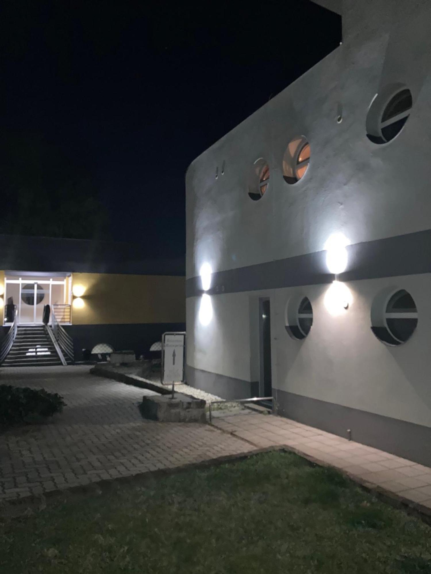 Nautilus Etterem Es Panzio Hotell Dabas Exteriör bild